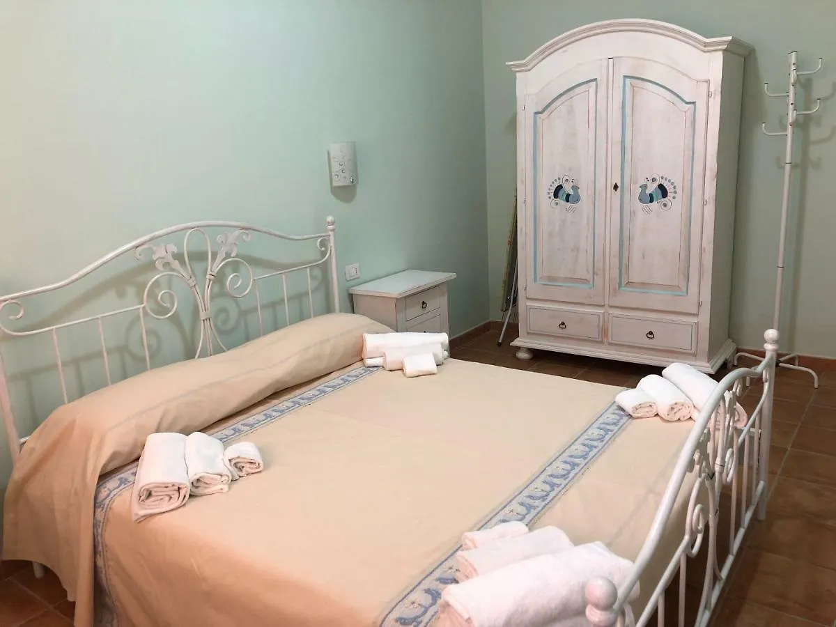 Sa Corti Antiga Apartment SantʼAntìoco 0*,